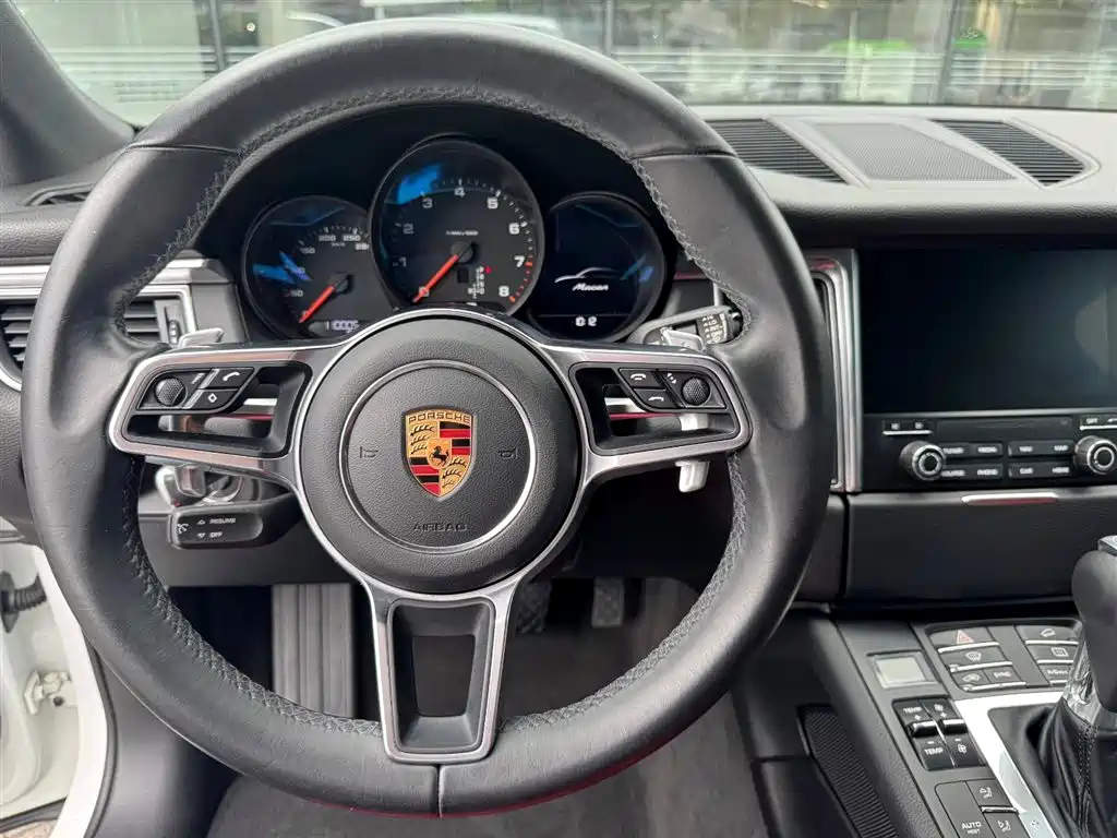Porsche Macan 2017 — фото 10