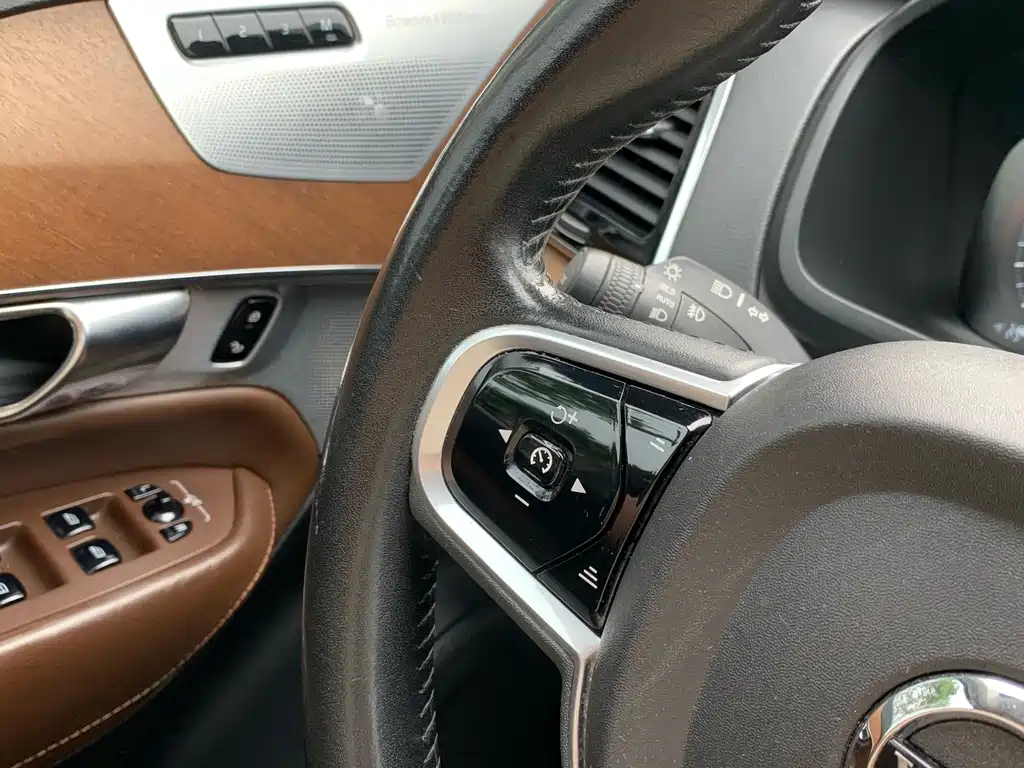 Volvo XC90 2017 — фото 23