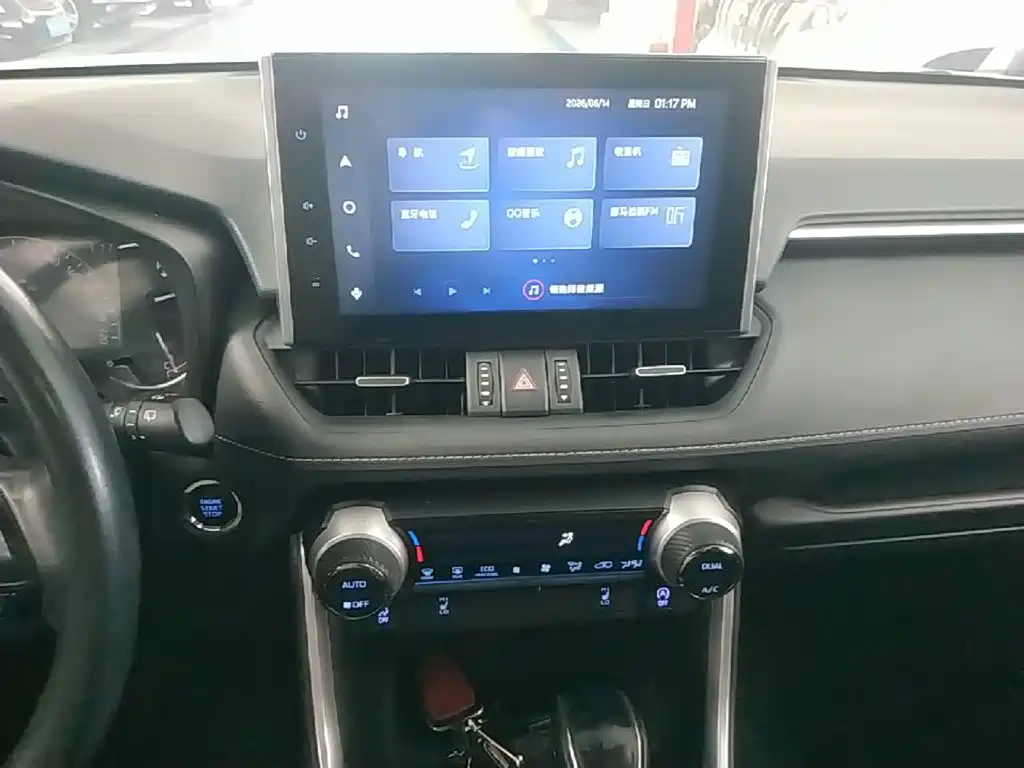 Toyota RAV4 2022 — фото 13