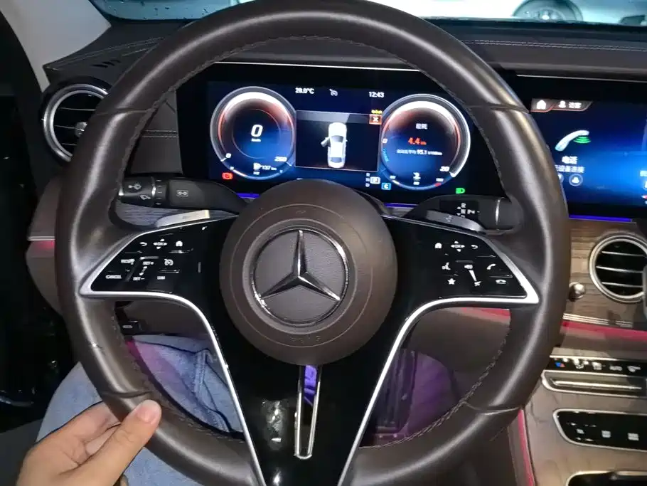 Mercedes-Benz E-Class 2023 — фото 15