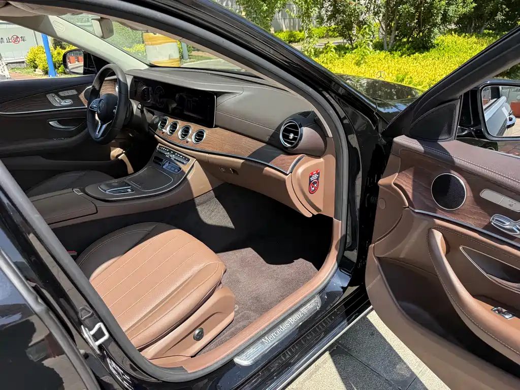 Mercedes-Benz E-Class 2020 — фото 42