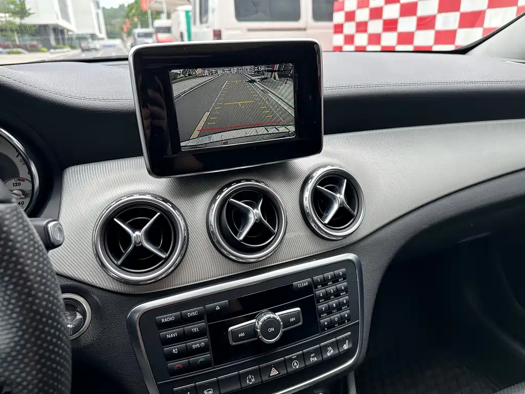 Mercedes-Benz GLA 2015 — фото 9