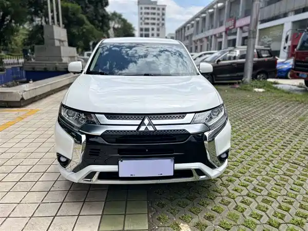 Mitsubishi Outlander 2021