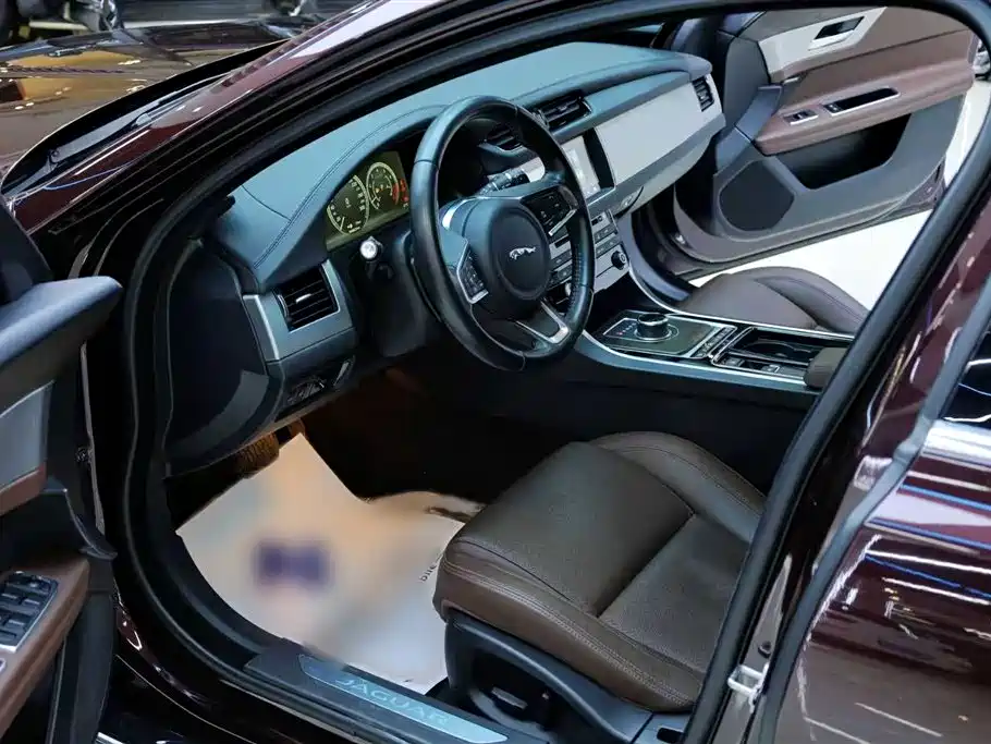 Jaguar XFL 2018 — фото 12