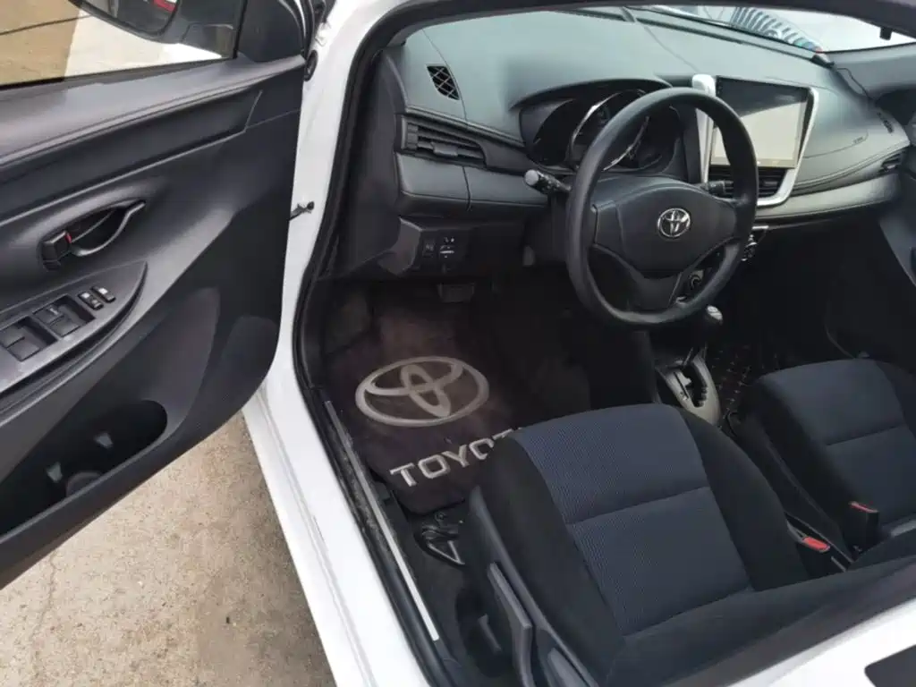 Toyota Yaris L 2019 — фото 12