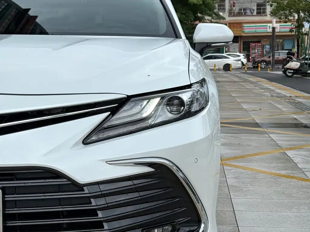 Toyota Camry 2023 — фото 14