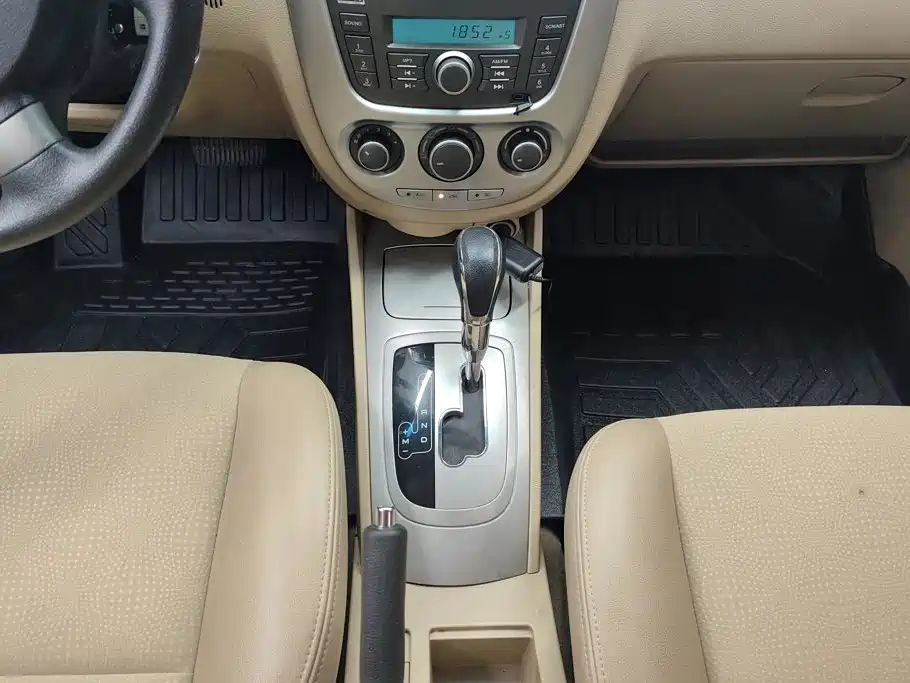 Buick Excelle 2013 — фото 16