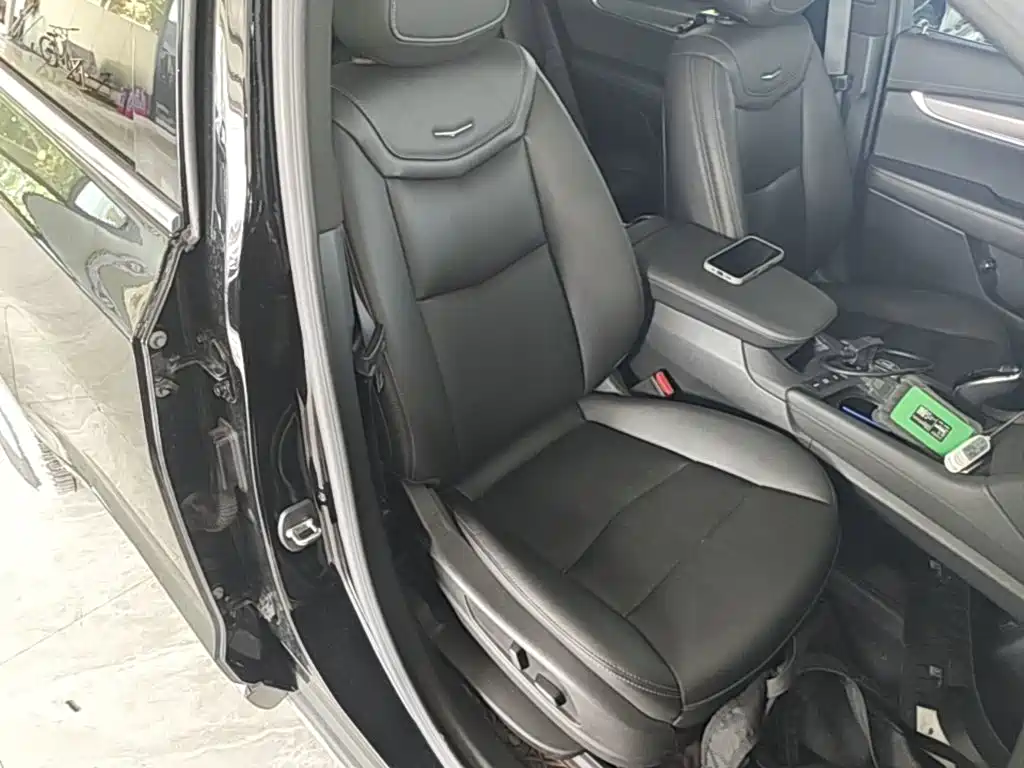 Cadillac XT6 2022 — фото 20