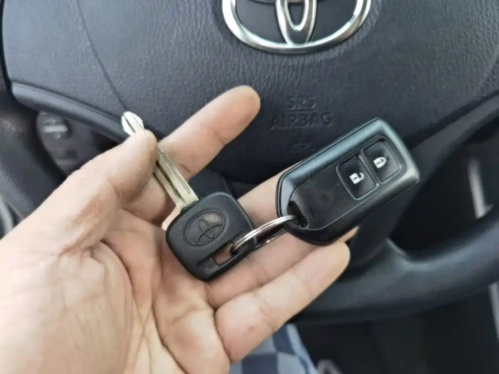 Toyota Yaris L 2019 — фото 17