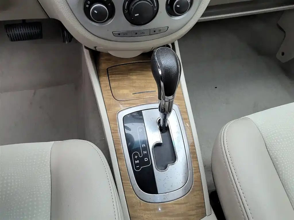 Buick Excelle 2015 — фото 13