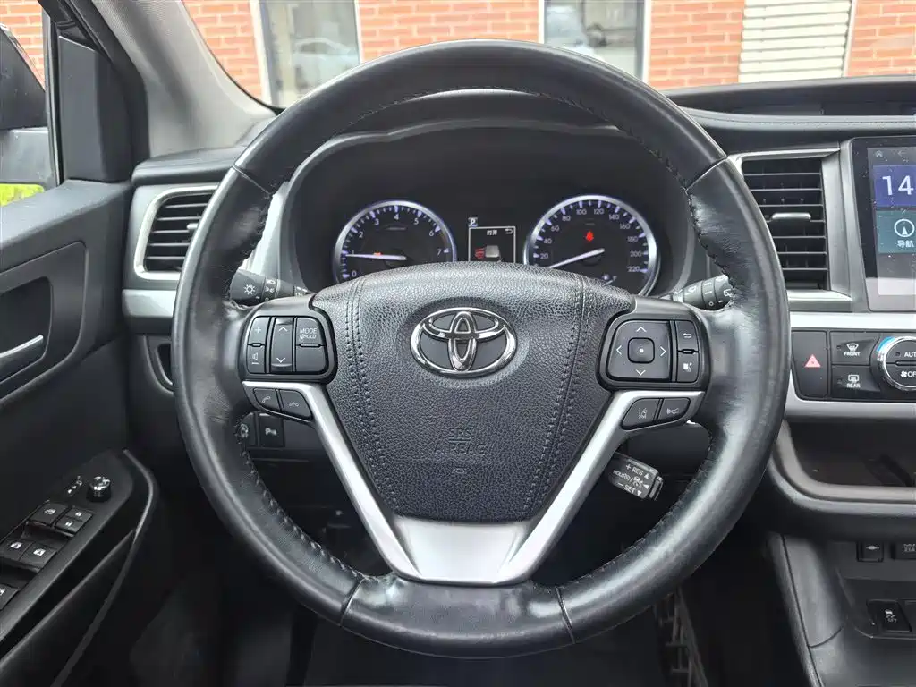 Toyota Highlander 2018 — фото 19