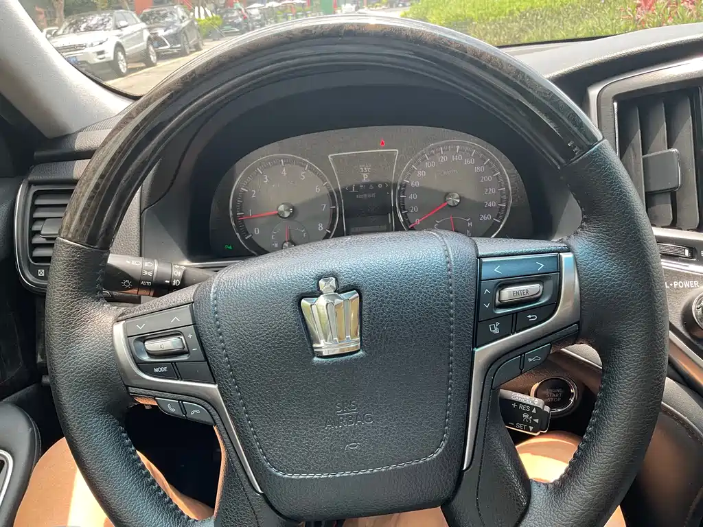 Toyota Crown 2016 — фото 11