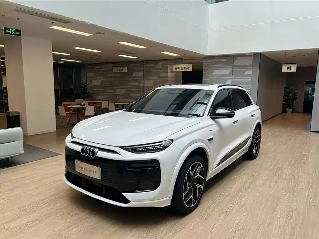 Audi Q6L E-Tron 2025 — фото 1