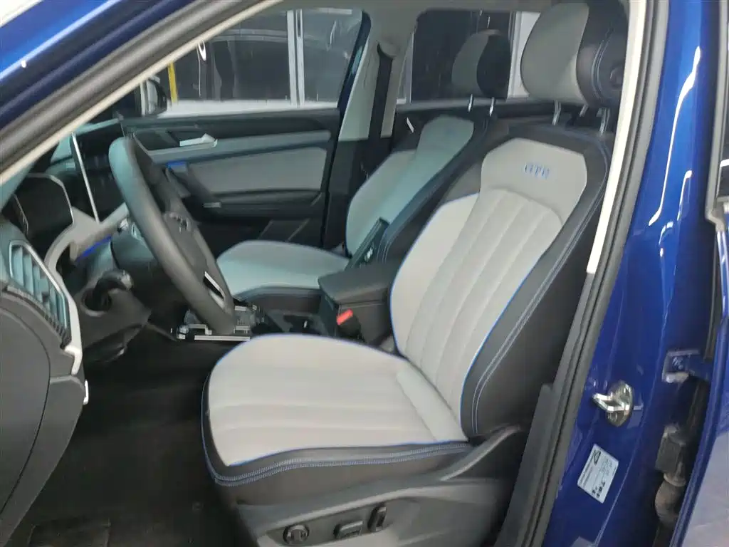 Volkswagen GTE PHEV 2023 — фото 15