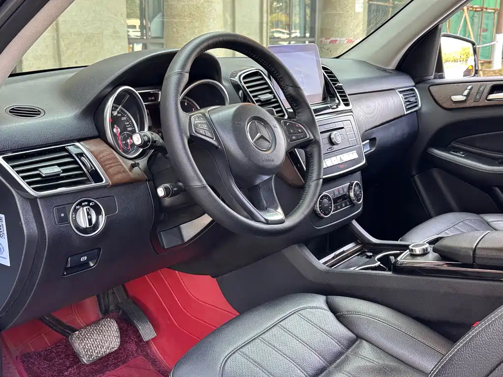 Mercedes-Benz GLE 2017 — фото 16