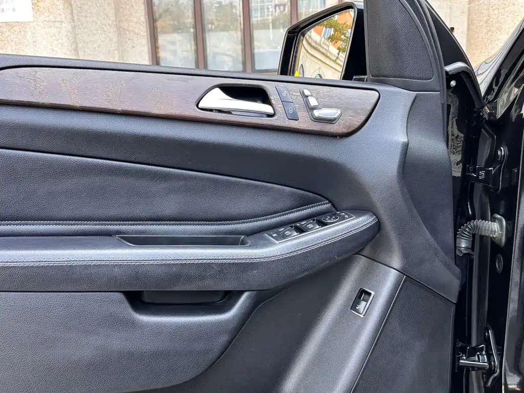 Mercedes-Benz GLE 2017 — фото 17