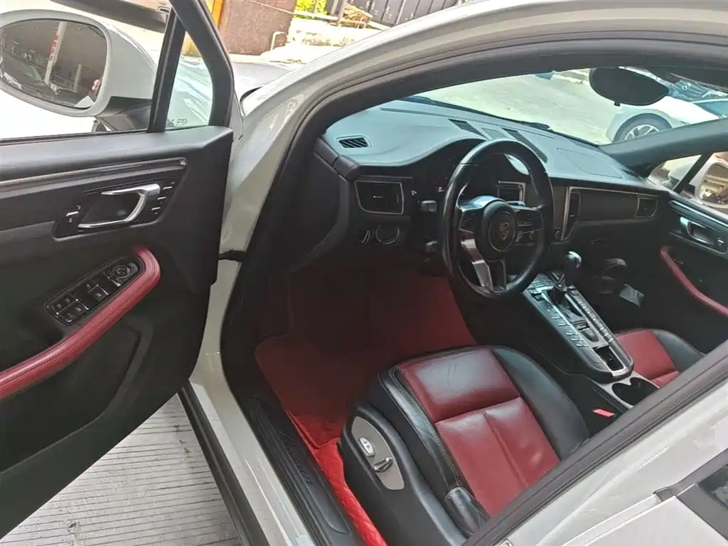 Porsche Macan 2017 — фото 16