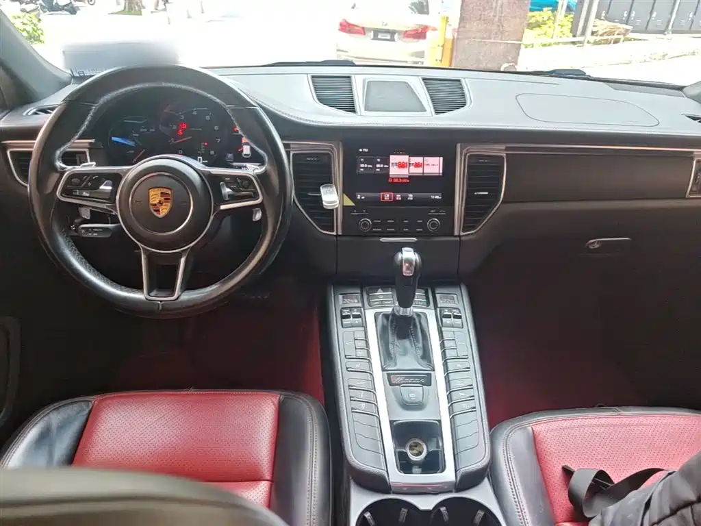 Porsche Macan 2017 — фото 10