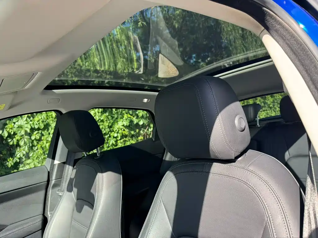 Jaguar E-PACE 2019 — фото 9