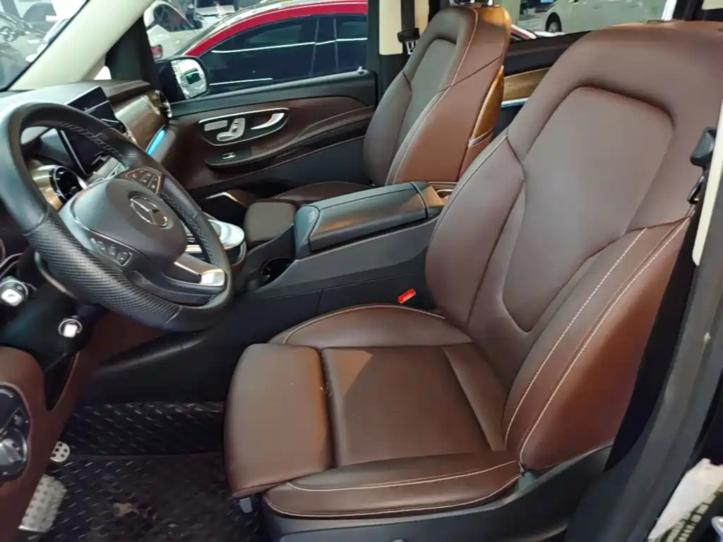 Mercedes-Benz V-Class 2023 — фото 15