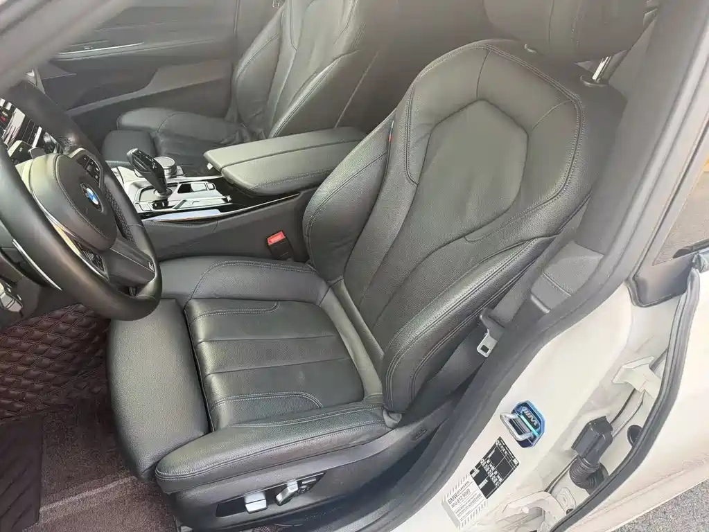 BMW 6 Series GT 2023 — фото 13