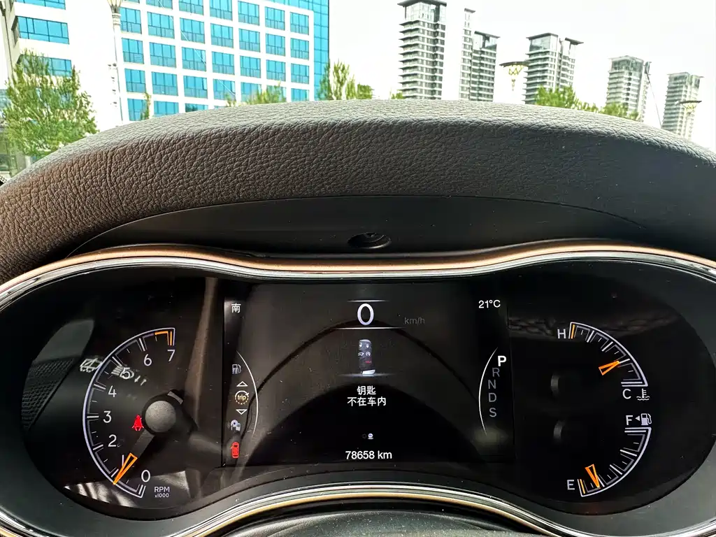 Jeep Grand Cherokee 2015 — фото 12