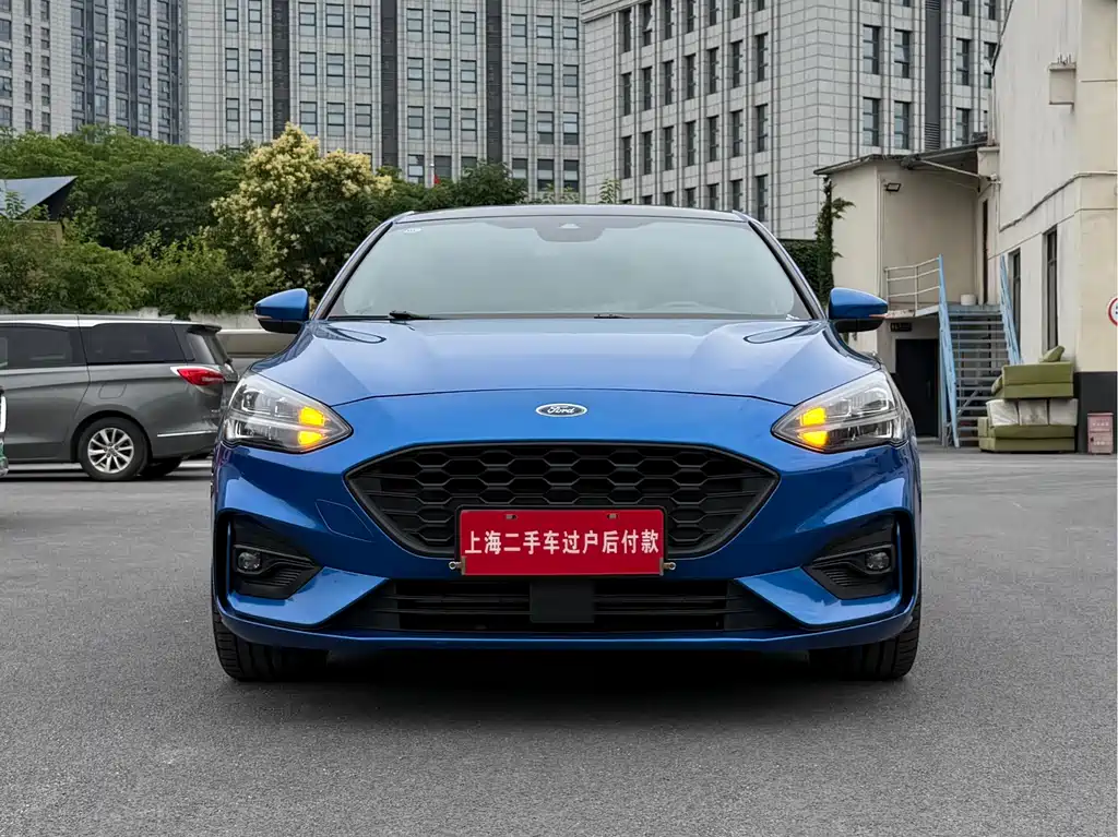 Ford Focus 2019 — фото 1