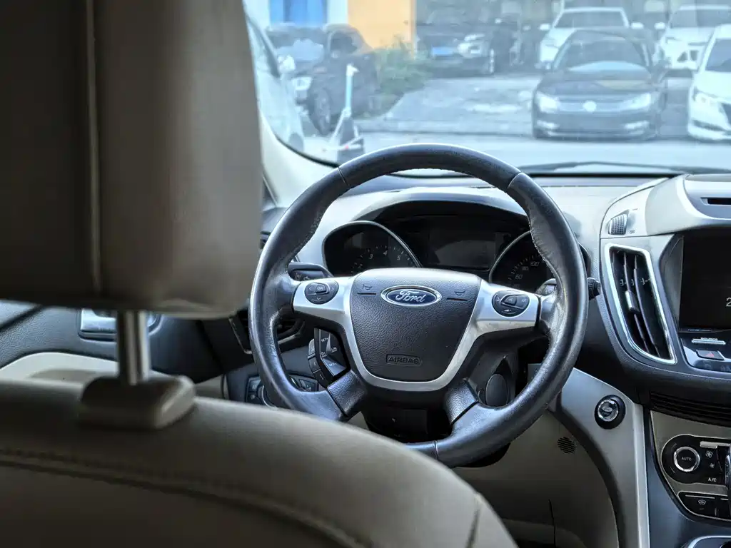 Ford Kuga 2014 — фото 9