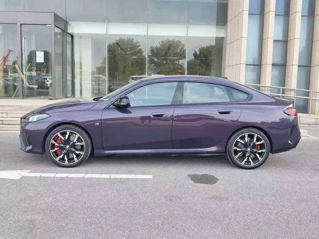 BMW M235L 2025