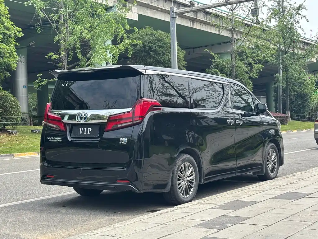 Toyota Alphard 2022 — фото 24