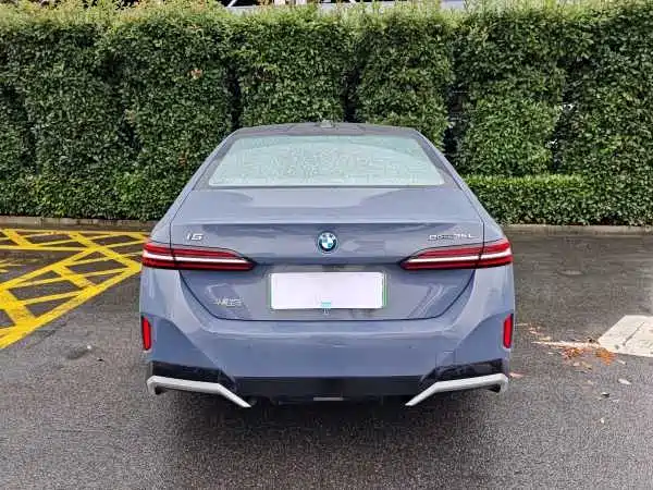 BMW i5 2024