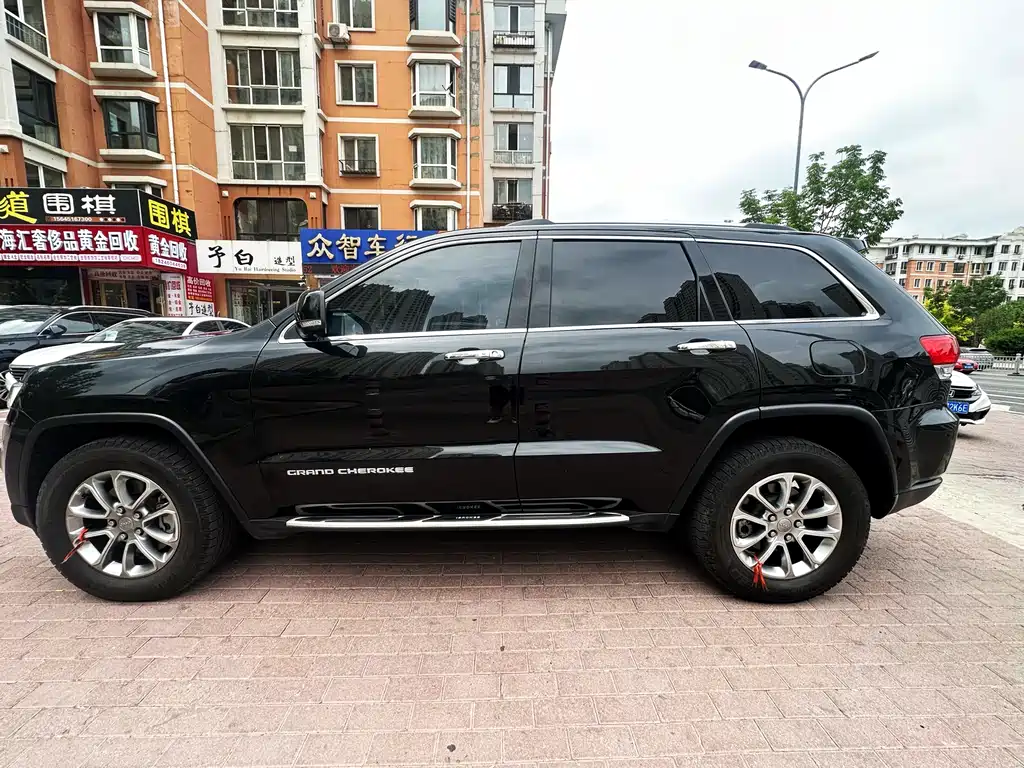 Jeep Grand Cherokee 2015 — фото 21