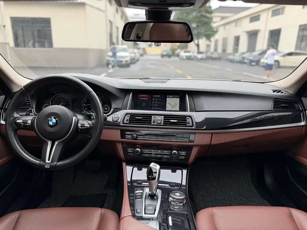 BMW 5 Series 2015 — фото 10