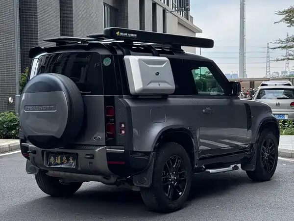 Land Rover Defender 2021