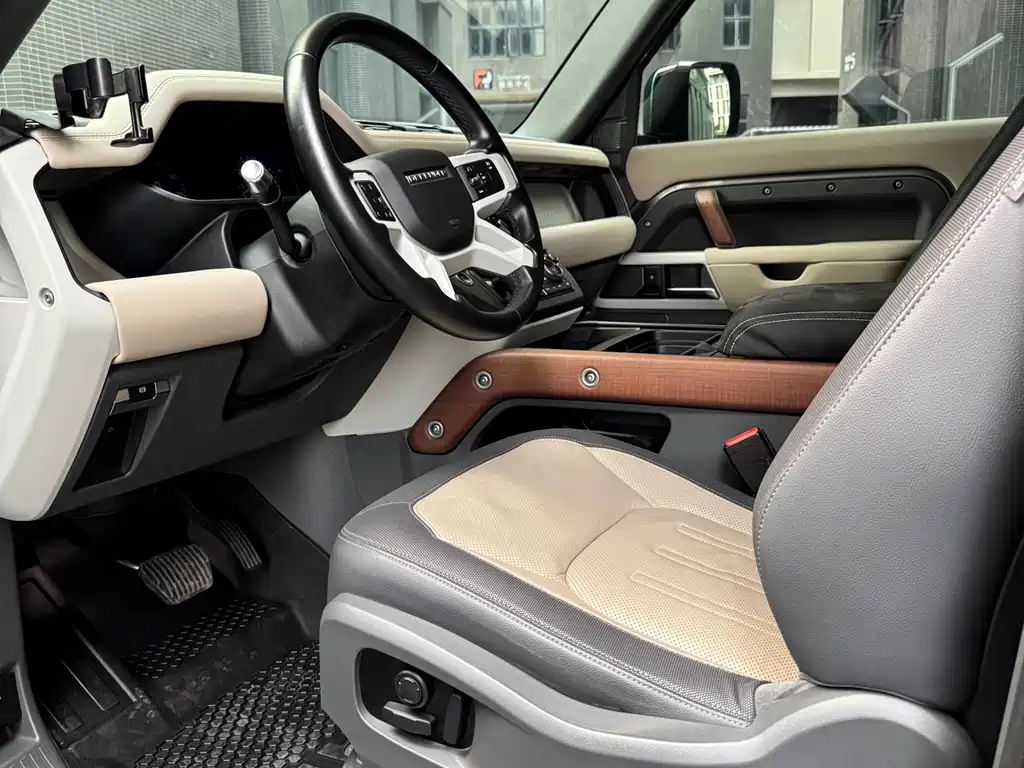 Land Rover Defender 2021 — фото 10