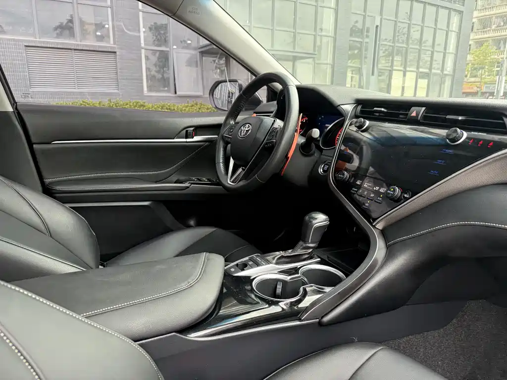 Toyota Camry 2020 — фото 13