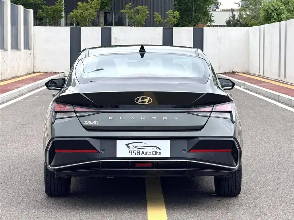Hyundai Elantra 2023 — фото 10
