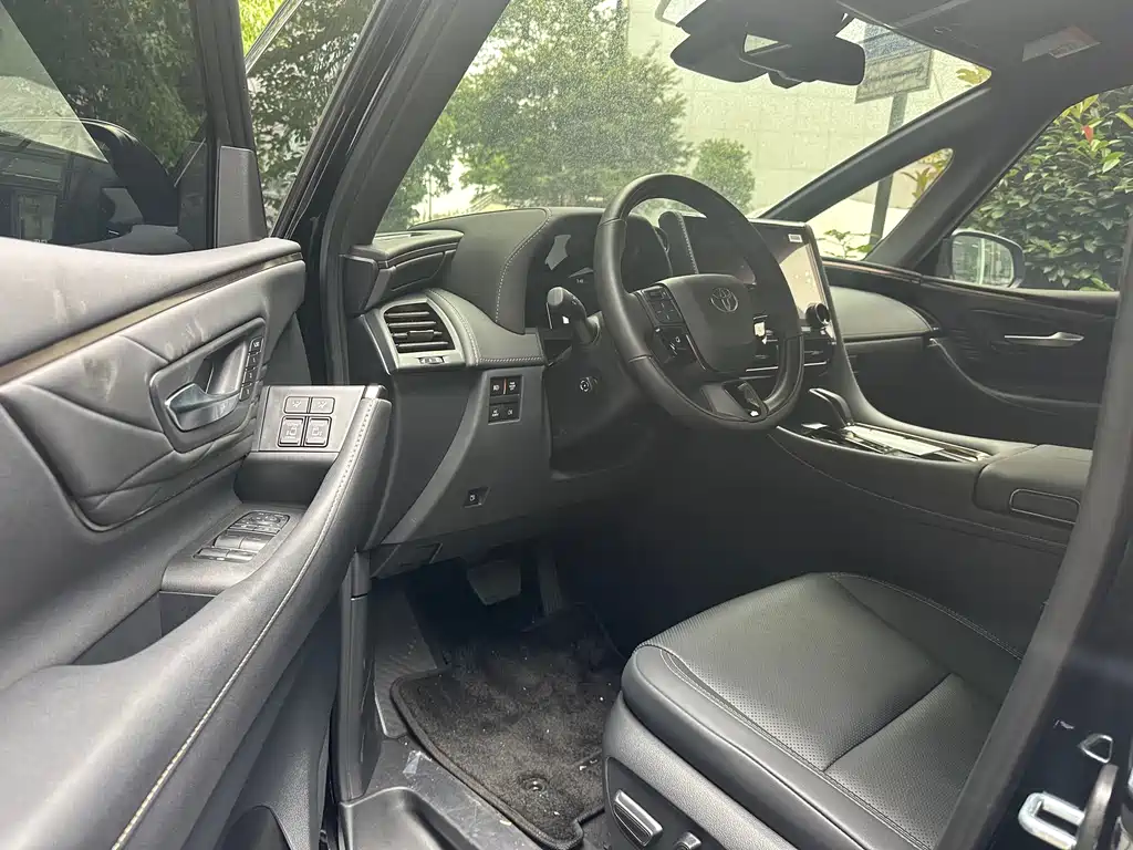 Toyota Alphard — фото 5