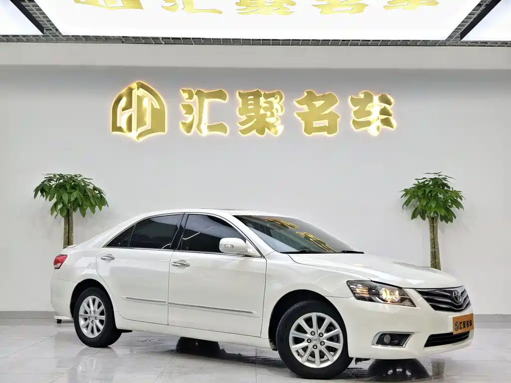 Toyota Camry 2013 — фото 4