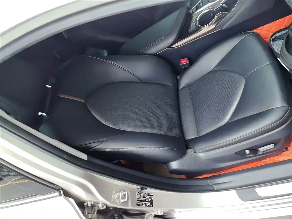 Toyota Camry 2019 — фото 17