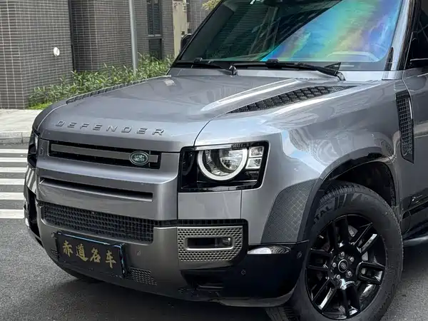 Land Rover Defender 2021