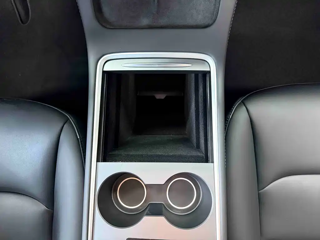 Tesla Model Y 2022 — фото 9