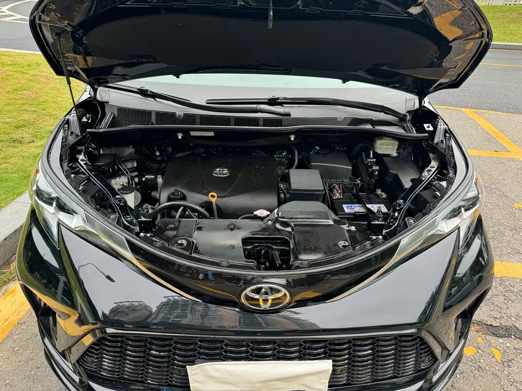 Toyota Sienna 2017 — фото 18