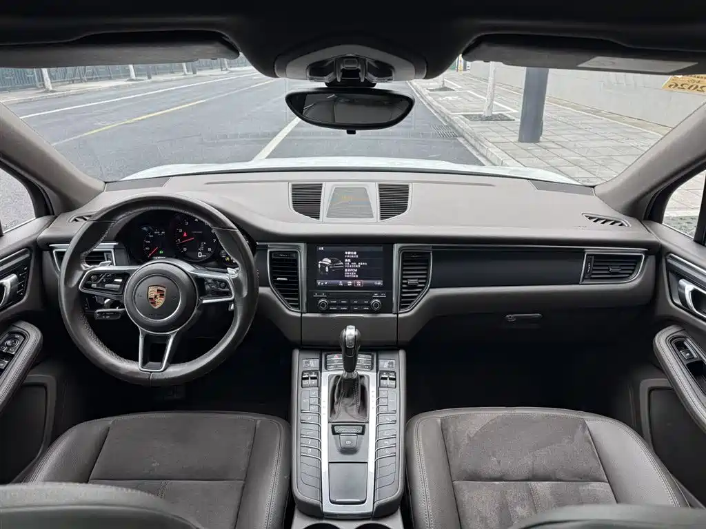 Porsche Macan 2018 — фото 14