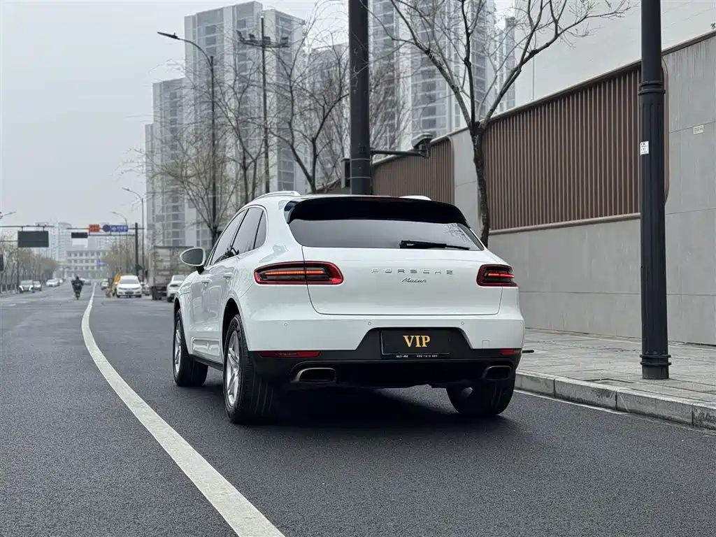 Porsche Macan 2018 — фото 24