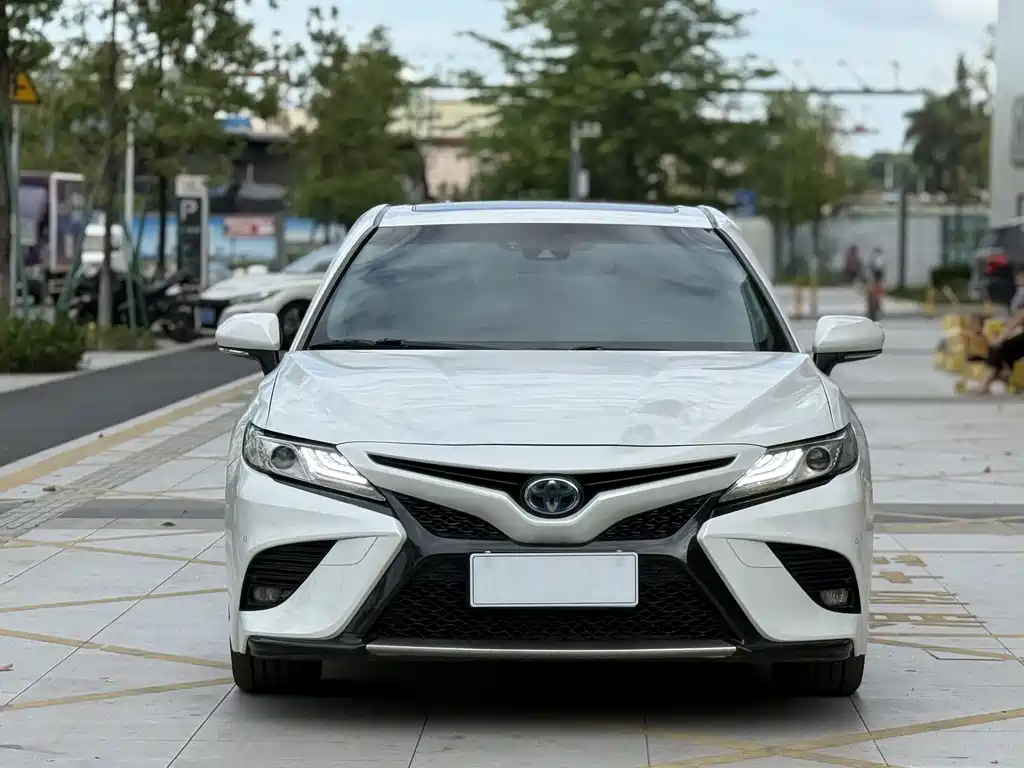 Toyota Camry 2019 — фото 14