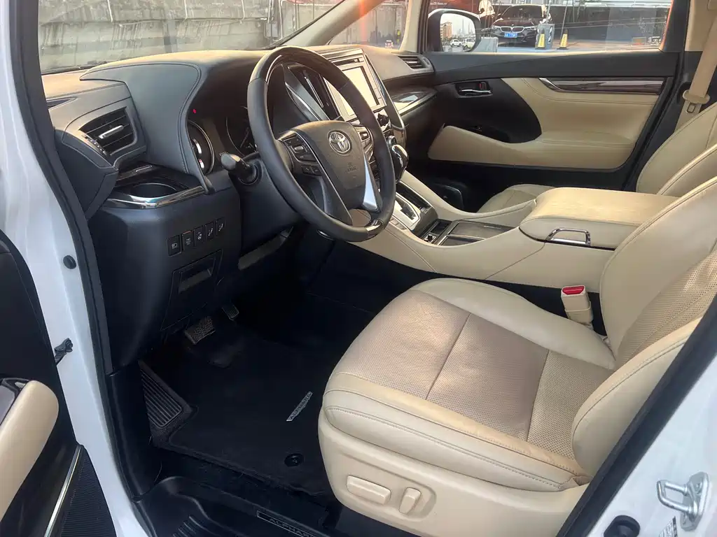 Toyota Alphard 2018 — фото 9