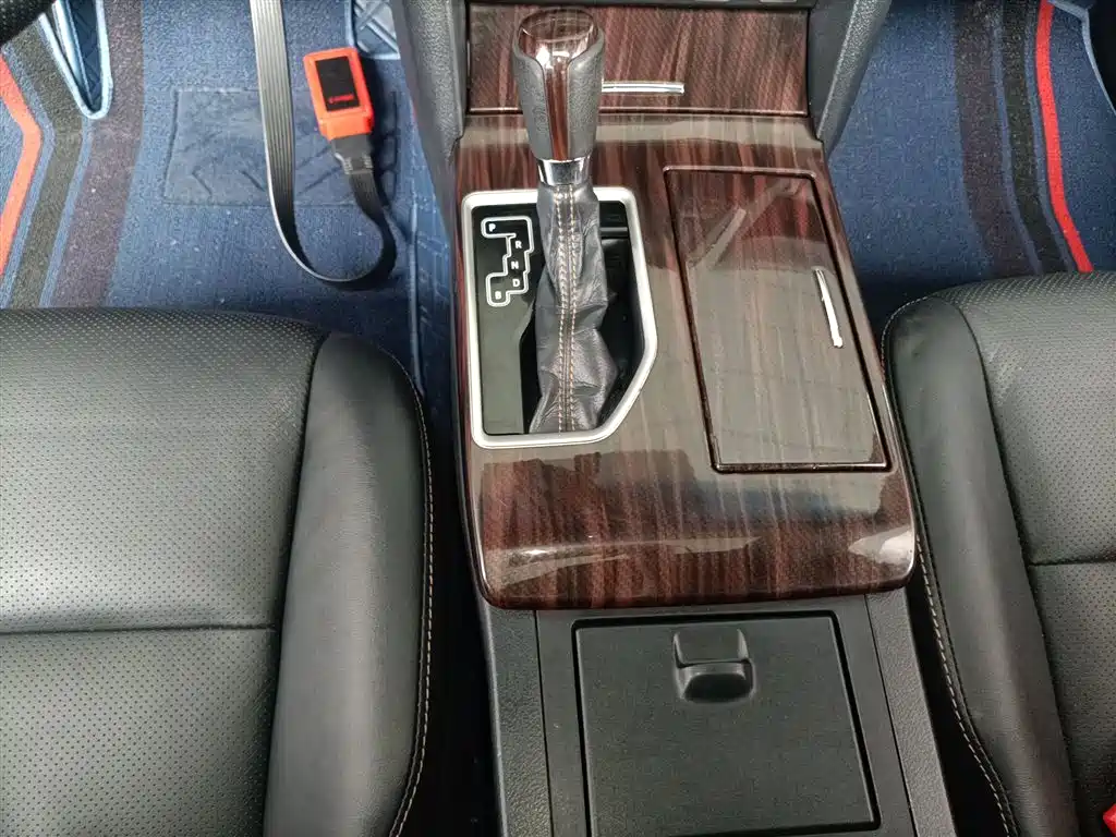Toyota Camry 2017 — фото 11