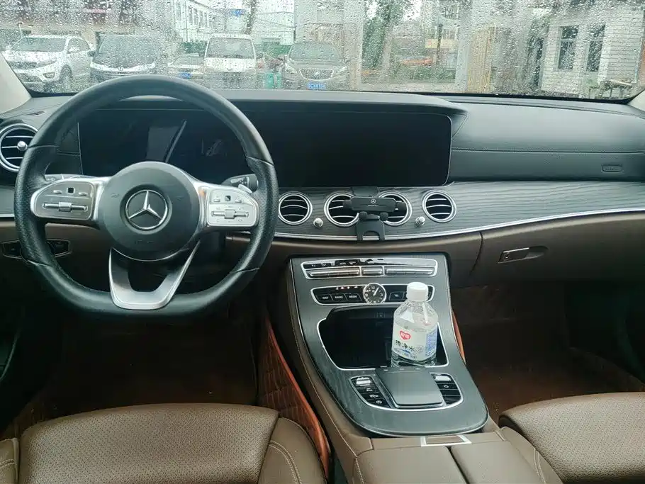 Mercedes-Benz E-Class 2019 — фото 12