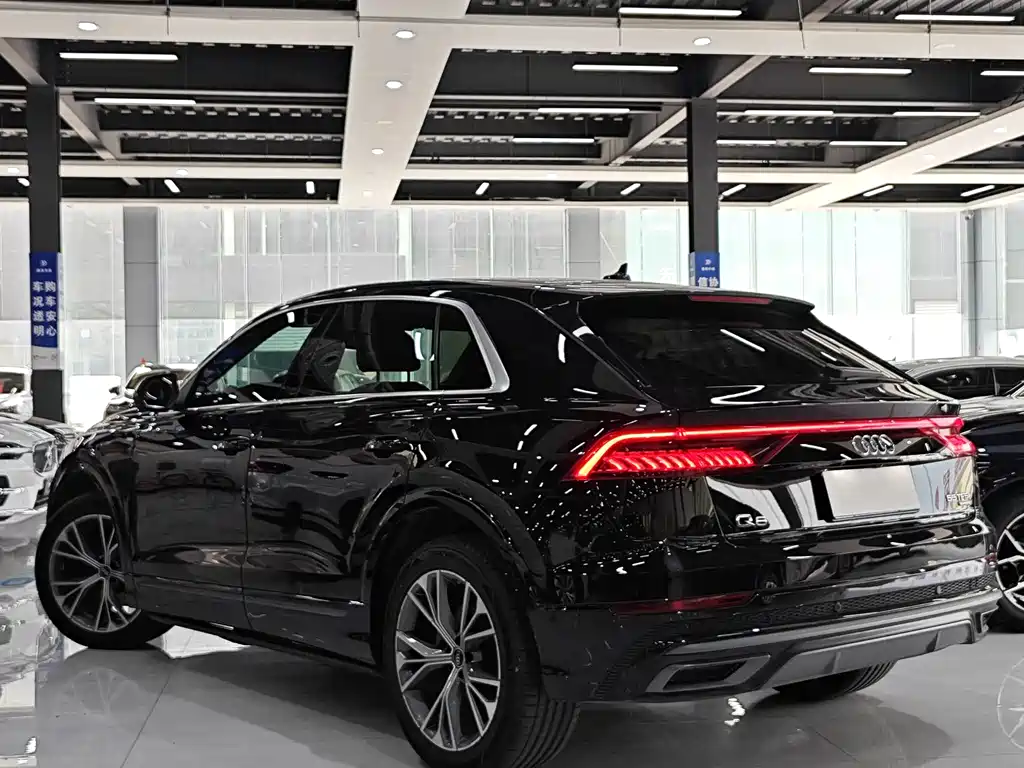 Audi Q8 2021 — фото 9
